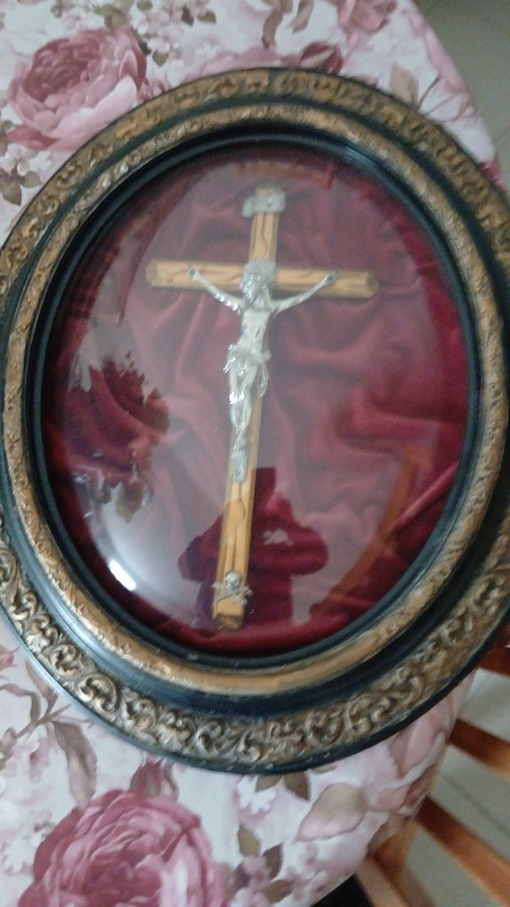 Crucifix ancien, Enlèvement, Utilisé