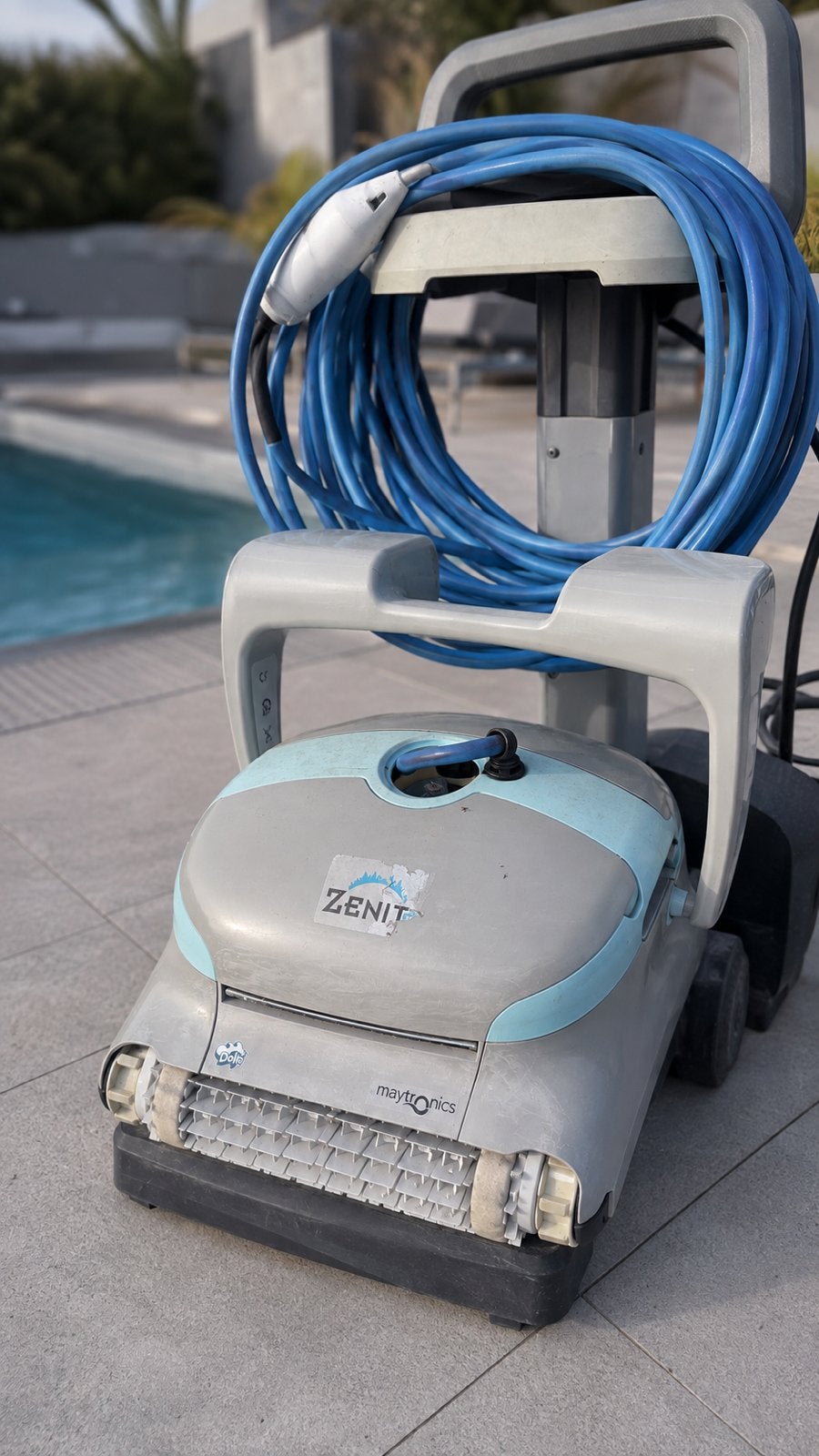 Robot de piscine Maytronics Dolphin Zenit 10 avec chariot, Enlèvement, Utilisé