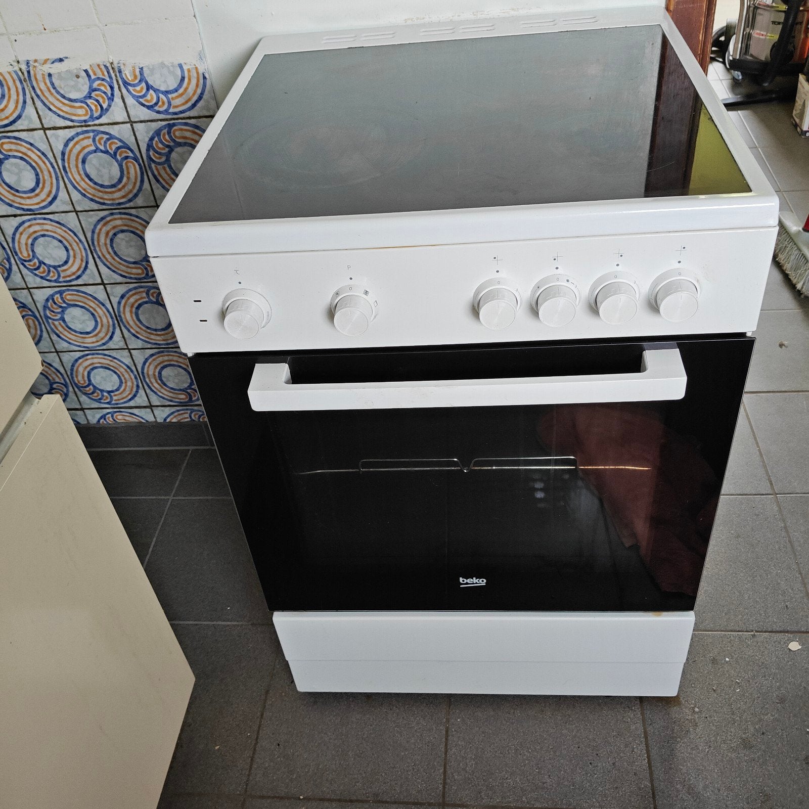 beko fornuis, Elektronische apparatuur, Fornuizen, Ophalen, Gebruikt, Minder dan 85 cm, 4 kookzones
