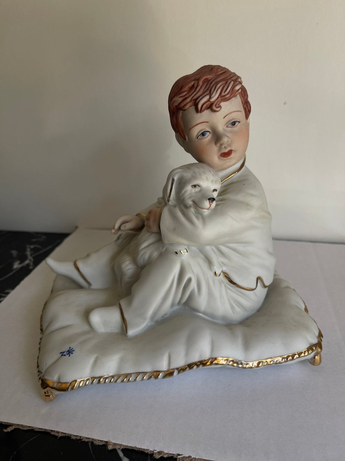 Figurine vintage en porcelaine Capodimonte garçon avec chien, Collections, Enlèvement ou Envoi, Comme neuf