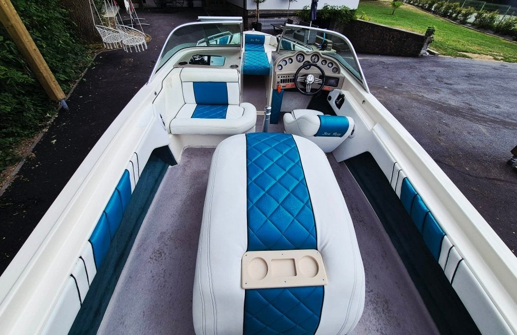 Sea Ray-boot aan boord, Gebruikt, Binnenboordmotor, Viertaktmotor, 240 pk