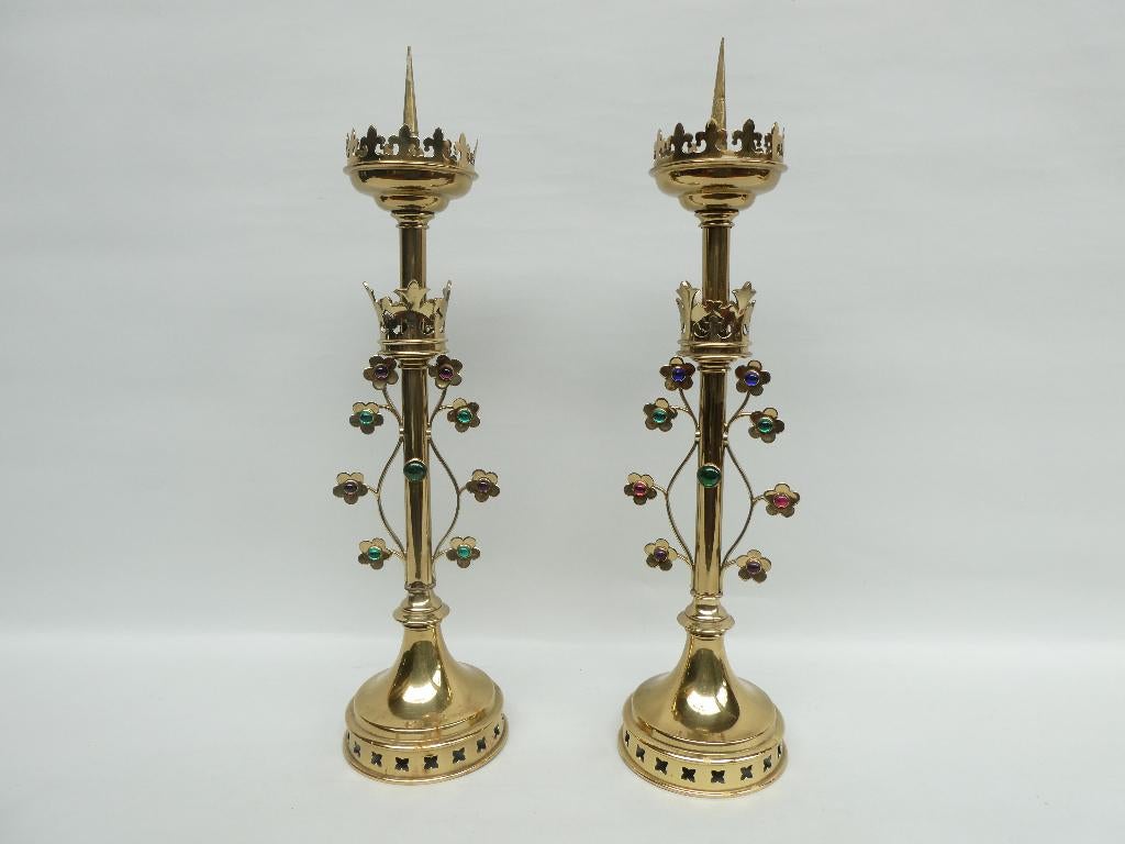 Koppel kandelaars met gekleurde glazen knopen en andere, Antiek en Kunst, Ophalen, Koper