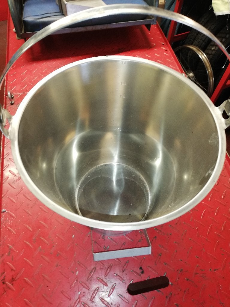 Inox emmer en frietschep, Ophalen