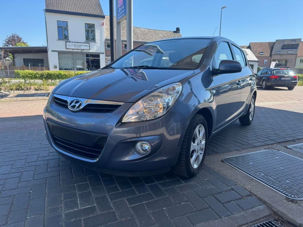Hyundai i20 1.4 - BENZINE - AUTOMAAT - 88.000km - 2010, Auto's, Hyundai, Automaat, Stof, Blauw, 146 g/km