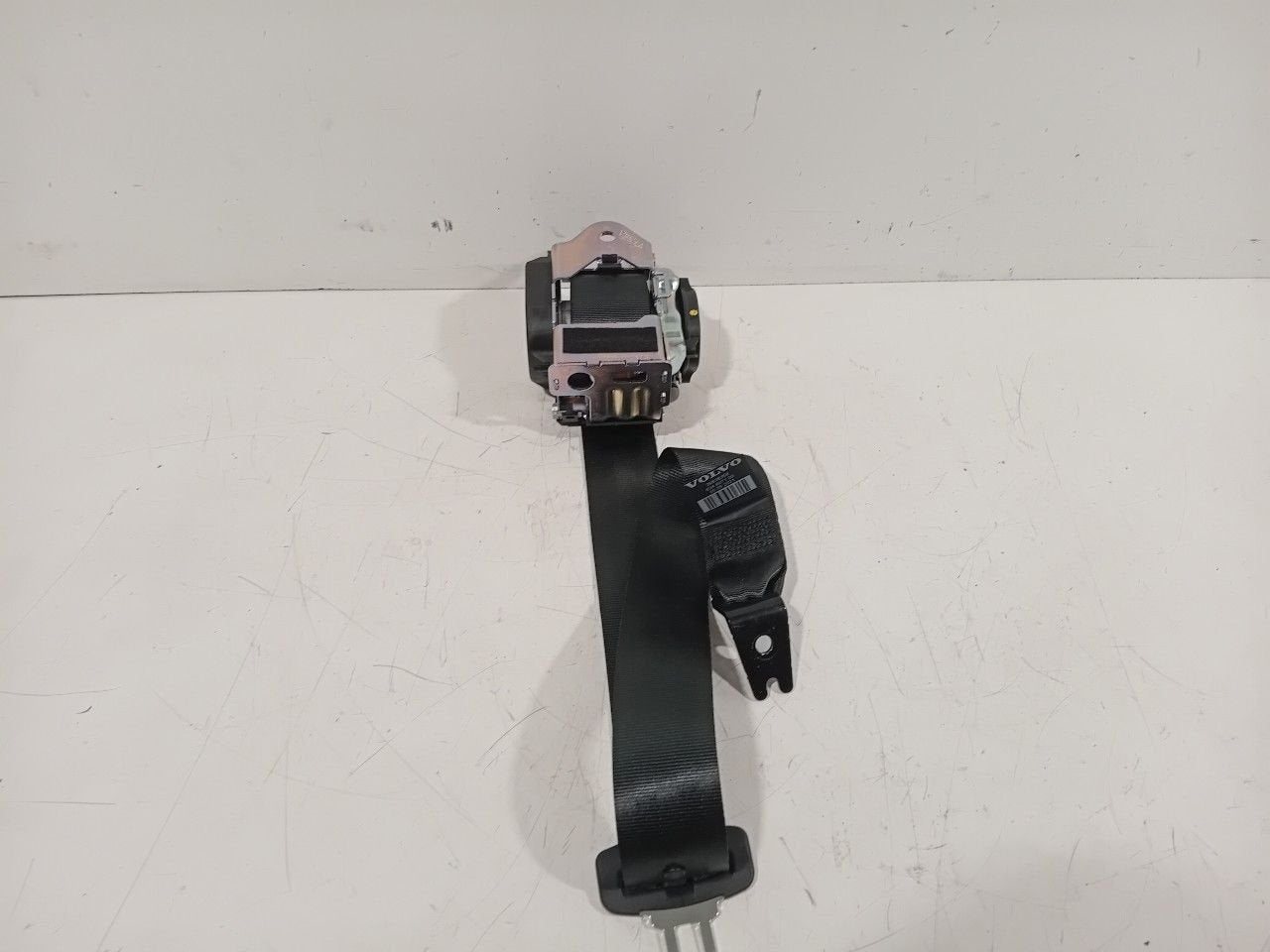 Veiligheidsgordel links achter Volvo XC60, Onderdelen@venauto.nl, Van der Ven Autorecycling B.V., Ettenseweg 76, 4706 PB Roosendaal, The Netherlands