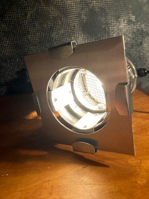 SPOT EN MÉTAL COMME NEUF AVEC LAMPE QUI FONCTIONNE, Maison & Meubles, Lampes | Spots, Enlèvement ou Envoi, Compatible montage au plafond