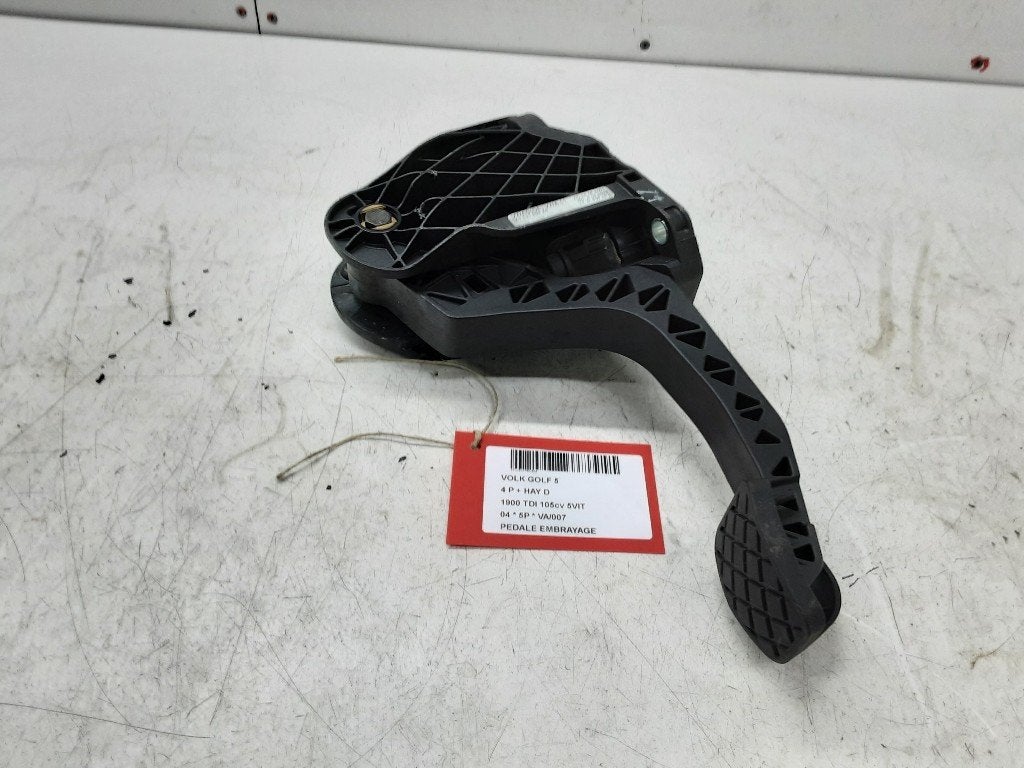 PEDALE D'EMBRAYAGE Volkswagen Golf V (1K1) (1K1721059AE), Volkswagen, Mevr. I. Hauben, Utilisé, Rue de l'Espoir 34 34
4030  GRIVEGNÉE, BE