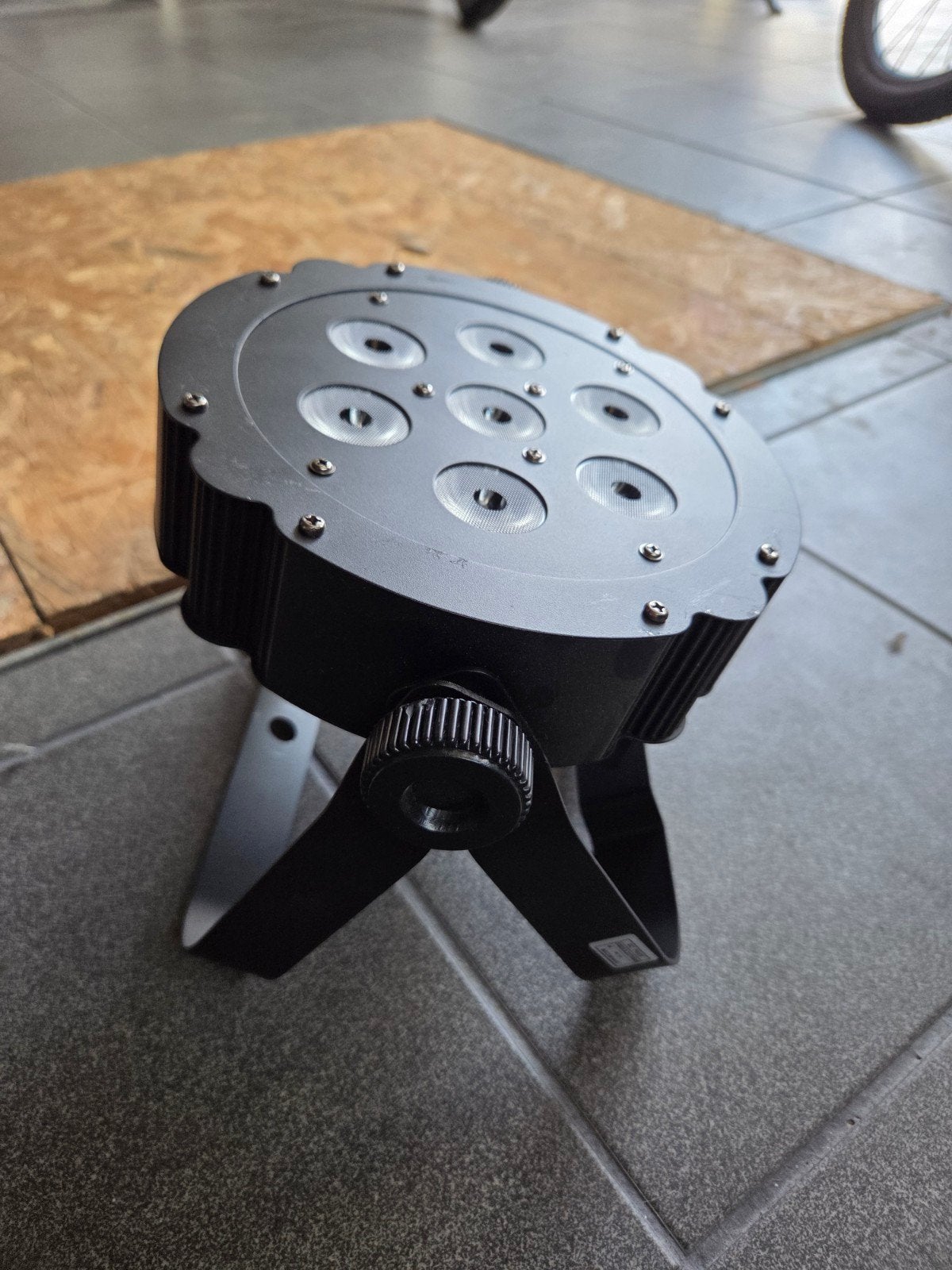 Projecteur LED Showtec compact par 7 3 (10 pièces), Musique & Instruments, Enlèvement, Comme neuf, Lumières, Couleur