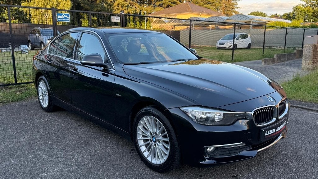 Bmw 318d | luxury edition | navi - pdc | zeer nette staat |, Auto's, BMW, Euro 5, Achterwielaandrijving, Zwart, 4 cilinders