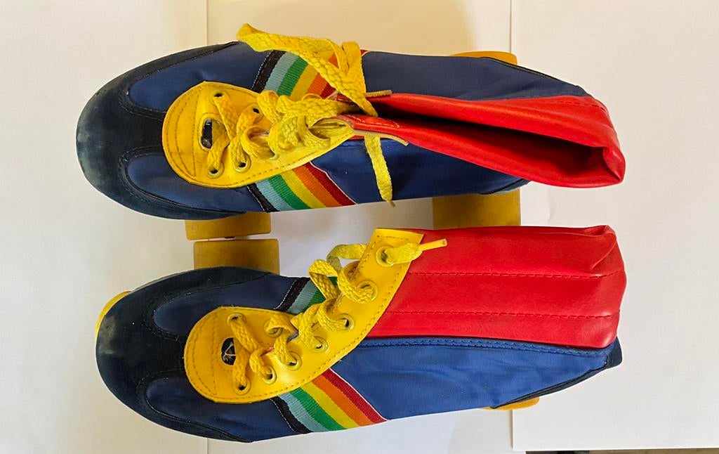 Vintage rolschaatsen – retro rainbow design, Sports & Fitness, Patins à roulettes alignées, Utilisé, Enlèvement