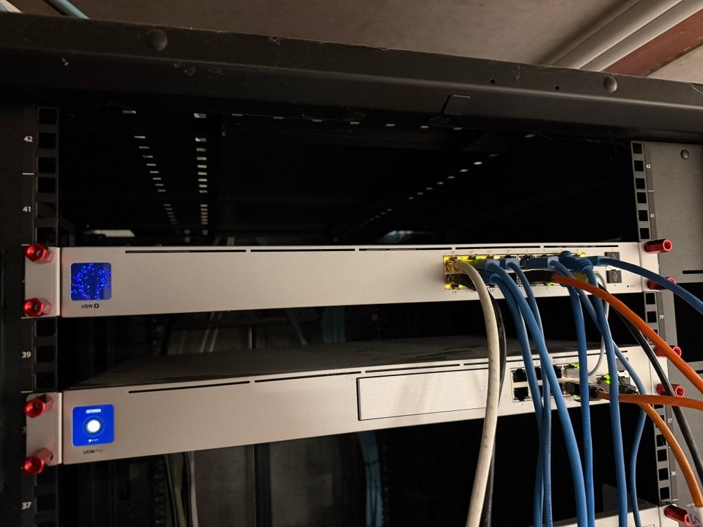 Ubiquiti UniFi Switch 16 PoE Gen2 (USW-16-PoE), Computers en Software, Netwerk switches, Ophalen of Verzenden, Zo goed als nieuw