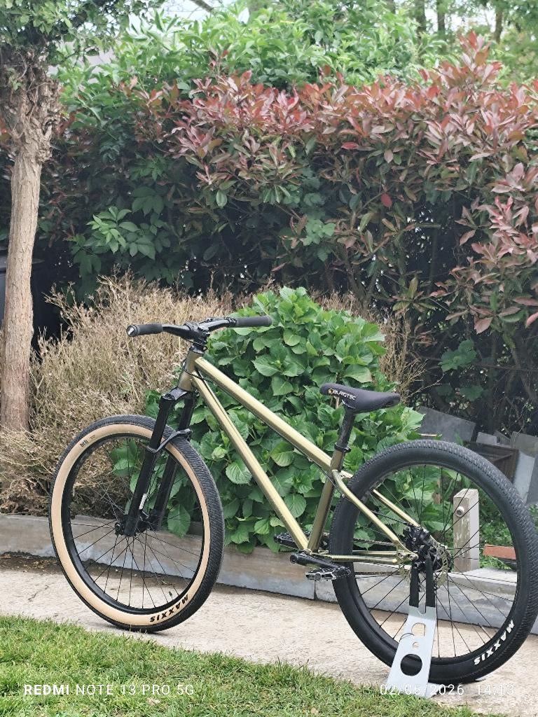 Je vends dirtjumper KONA taille courte, Moins de 10 vitesses, Comme neuf, Enlèvement, Frein à disque