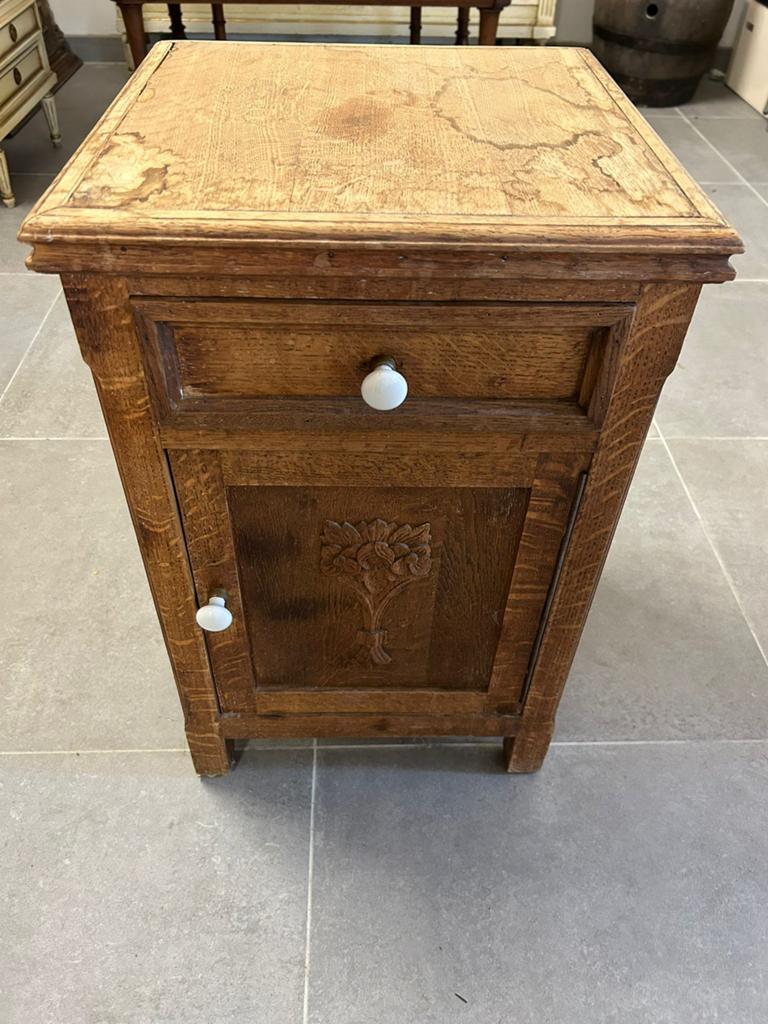 Table de chevet ancienne, Maison & Meubles, Moins de 45 cm, Enlèvement, Utilisé, 55 à 70 cm