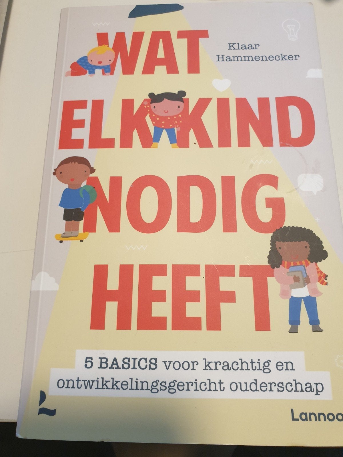 Klaar Hammenecker - Wat elk kind nodig heeft, Boeken, Psychologie, Ophalen of Verzenden, Zo goed als nieuw, Klaar Hammenecker