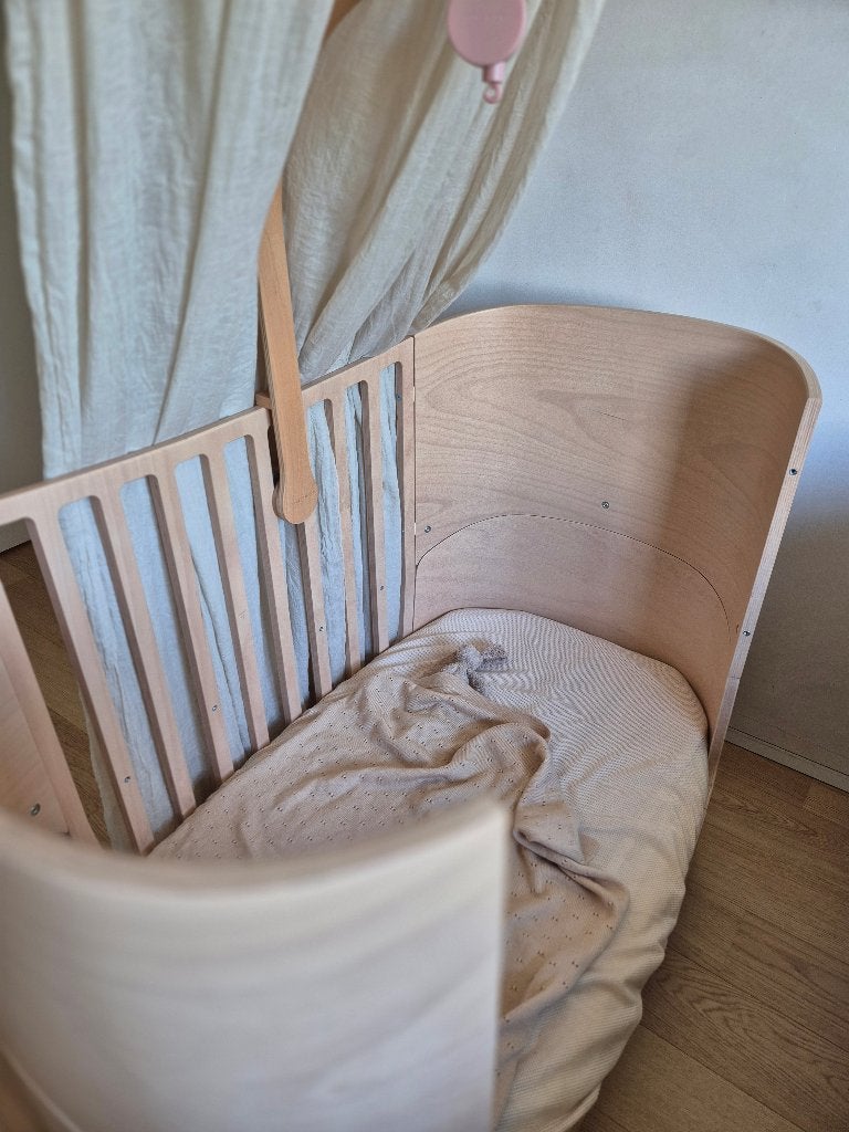 Meegroei Leander babybed, Kinderen en Baby's, Kinderkamer | Bedden, Ophalen, Zo goed als nieuw, 140 tot 160 cm, 70 tot 85 cm
