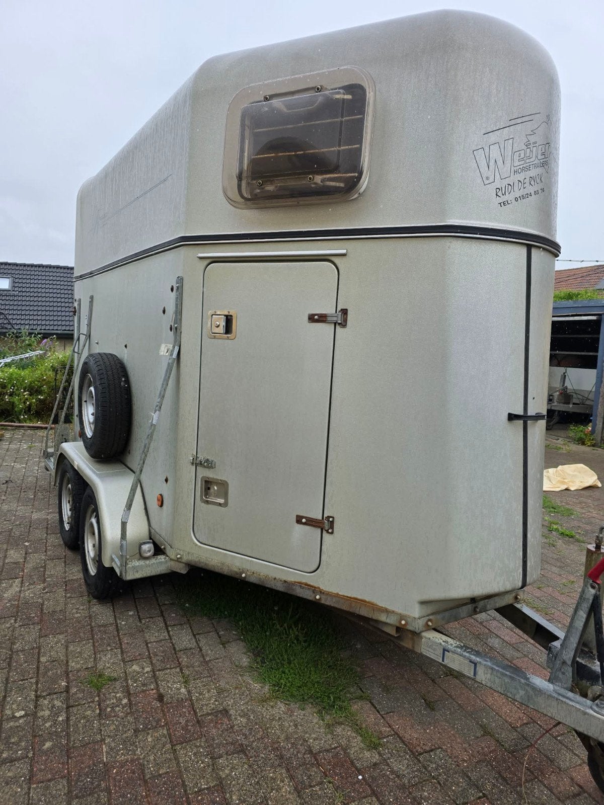 trailet voor 2 paarden en zadelkamer, Dieren en Toebehoren, Ophalen, Polyester