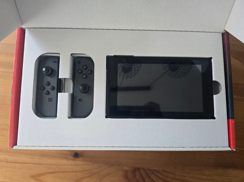 Nintendo Switch grijs, Consoles de jeu & Jeux vidéo, Consoles de jeu | Nintendo Switch, Utilisé, Switch 2019 Upgrade, Avec 1 manette