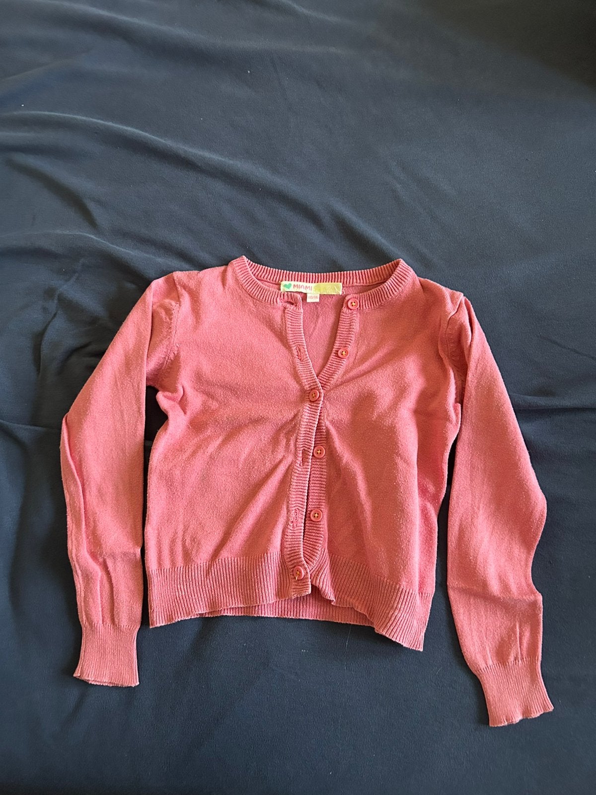 Meisjes pulle met knopen, Enfants & Bébés, Vêtements enfant | Taille 110, Enlèvement, Utilisé, Fille, Pull ou Veste