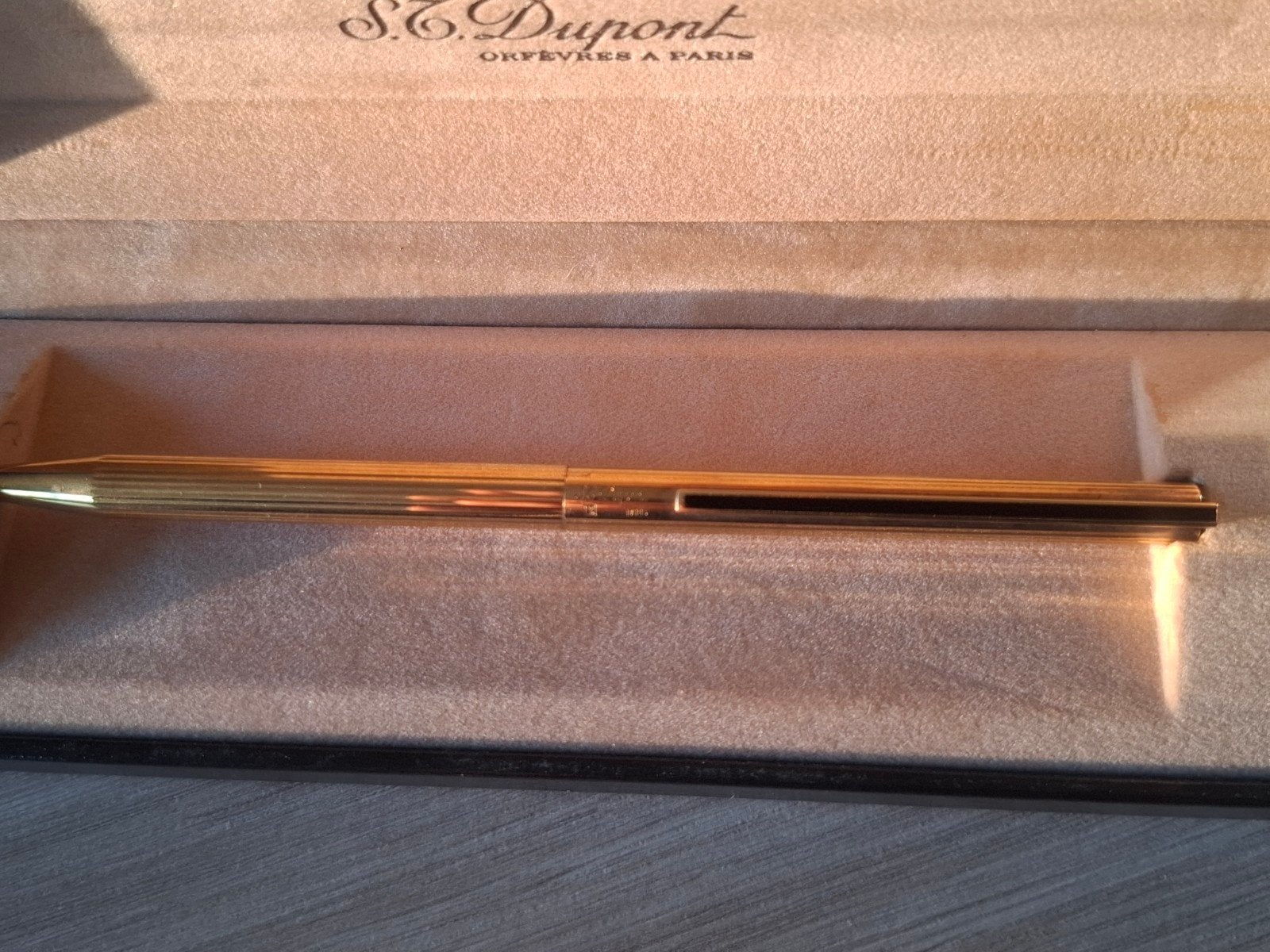Stylo bille plaqué or Simon Tissot Dupont, Collections, Autres marques, Enlèvement ou Envoi, Avec boîte, Stylo