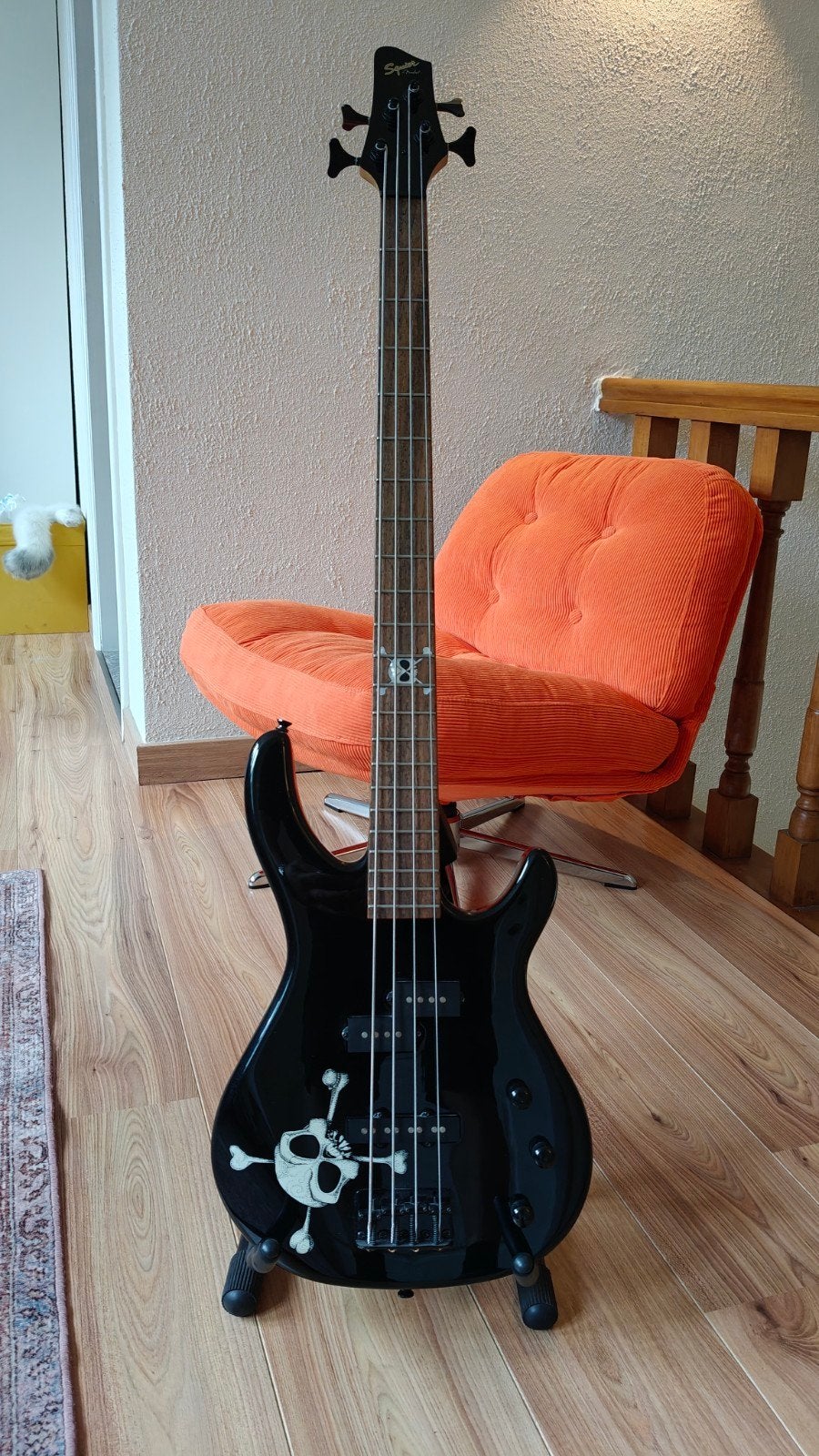 Squier MB-4 basgitaar, Enlèvement, Électrique