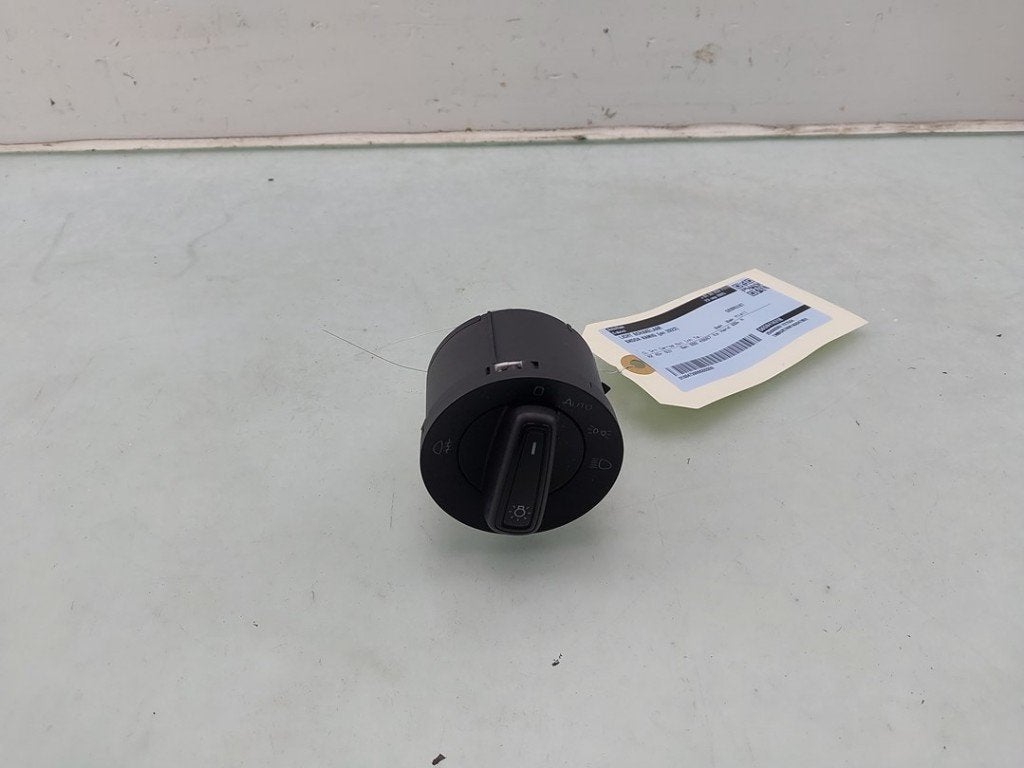 INTERRUPTEUR D'ECLAIRAGE Kamiq (|565941431B|565941431BWHI|), Utilisé, Skoda