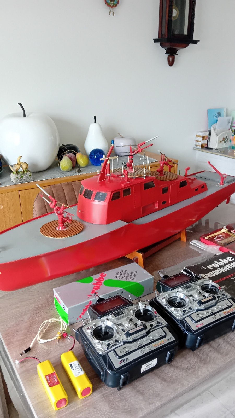 Feuerlöschboot Düsseldorf RC Robbe Nr. 1100, Hobby & Loisirs créatifs, Modélisme | Bateaux & Navires, Enlèvement ou Envoi