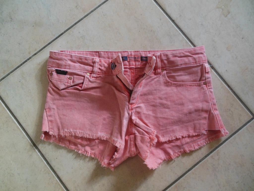 jeansshort Pull&Bear jeansmaat 26, Pull & Bear, Enlèvement ou Envoi, W27 (confection 34) ou plus petit