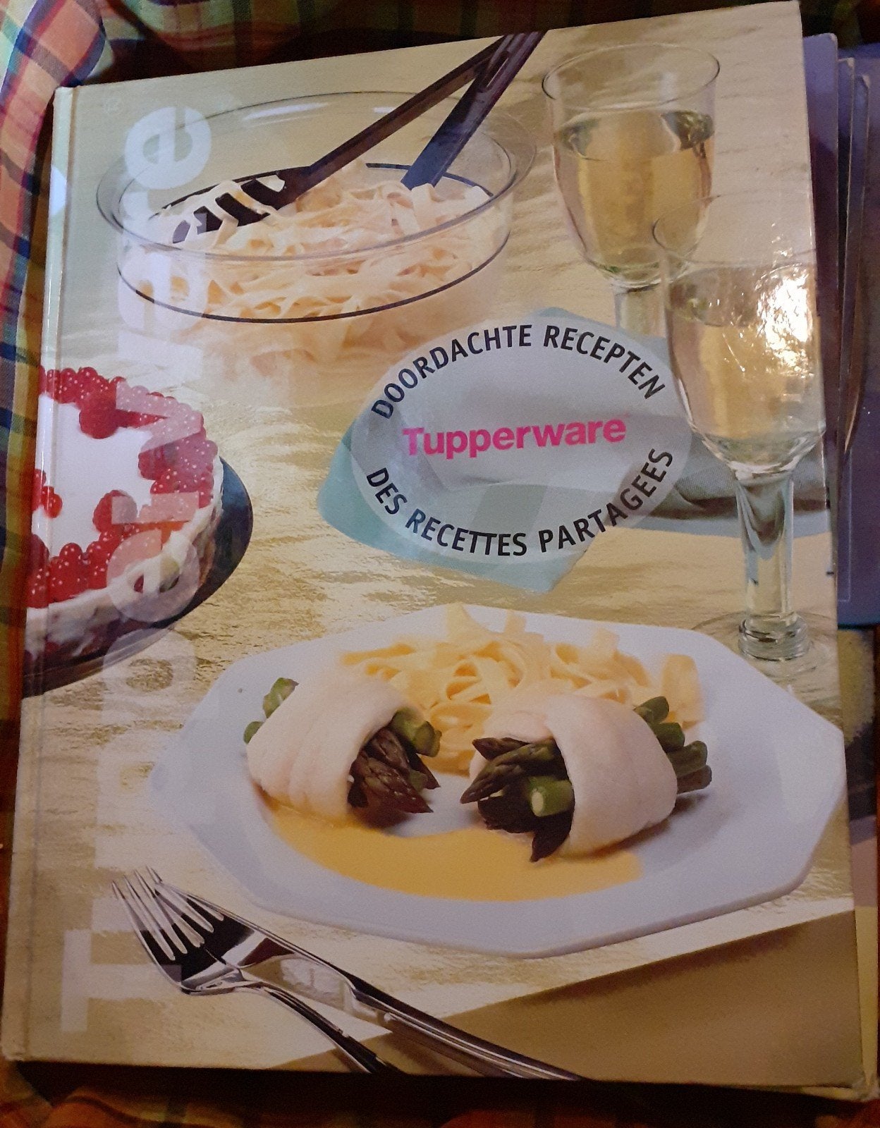 livre de recette bilingue francais neerlandais tupperware, Livres, Enlèvement ou Envoi, Utilisé, Autres types