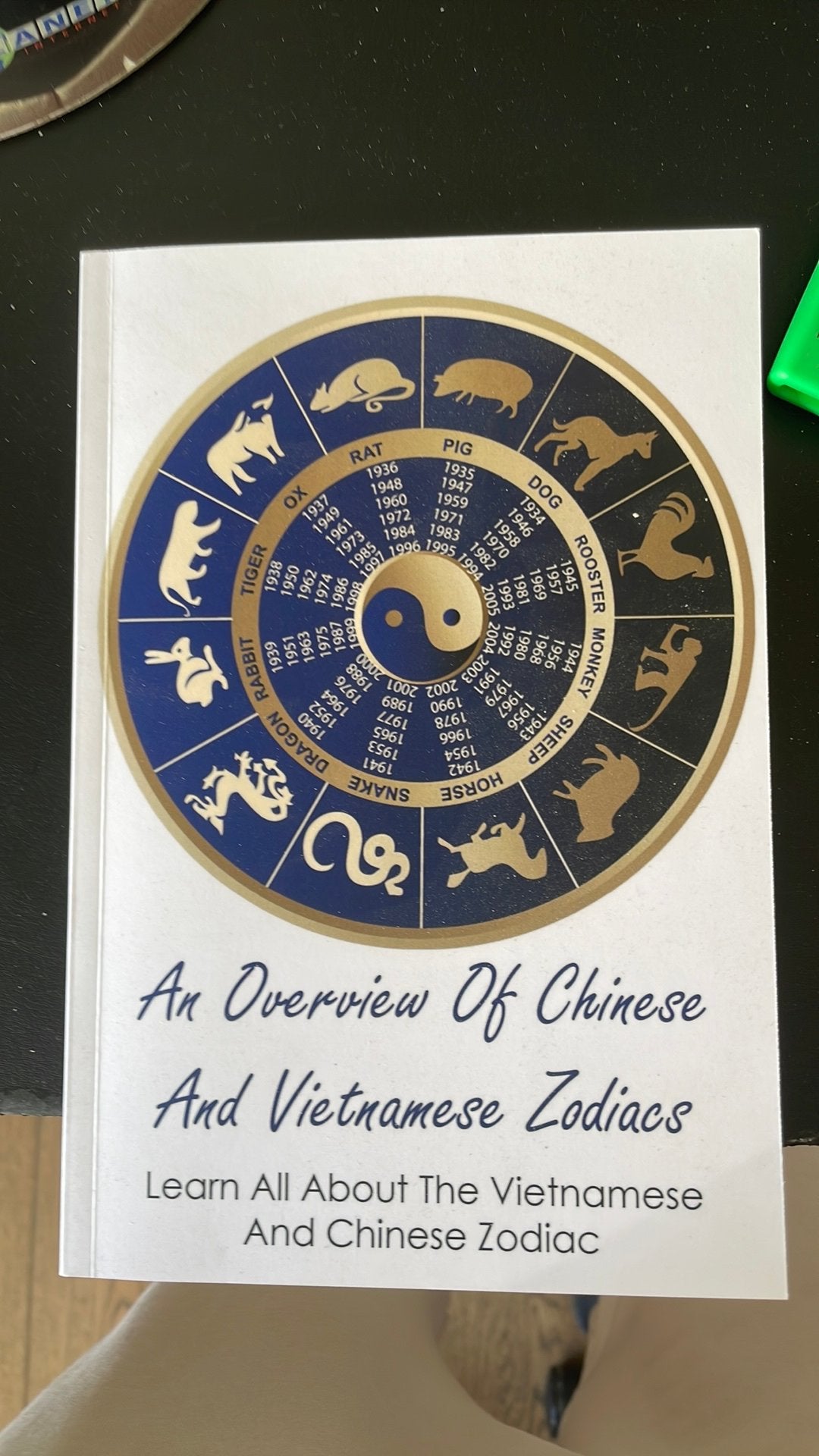 Zodiac chinese and vietnamese, Boeken, Ophalen of Verzenden, Zo goed als nieuw