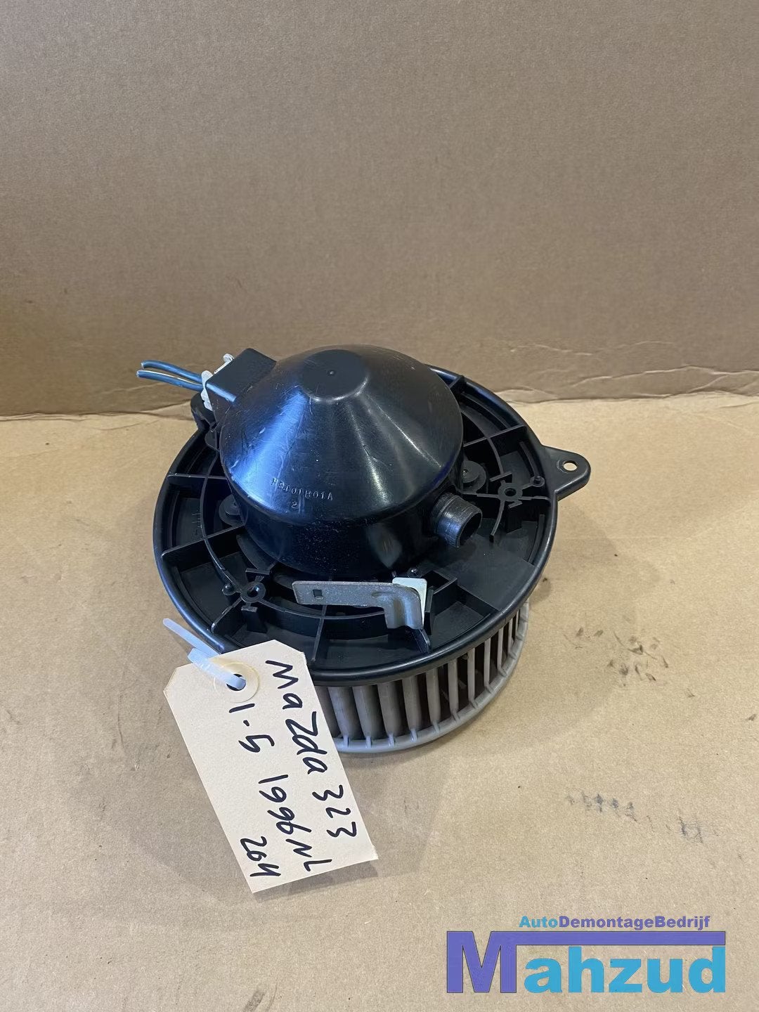 MAZDA 323 F grijs zilver 3L kachelmotor aanjager 1994-1998, Gebruikt, Shinchi, Fuchu-Cho 3-1
730-8670  Hiroshima, Mazda Motor Corporation