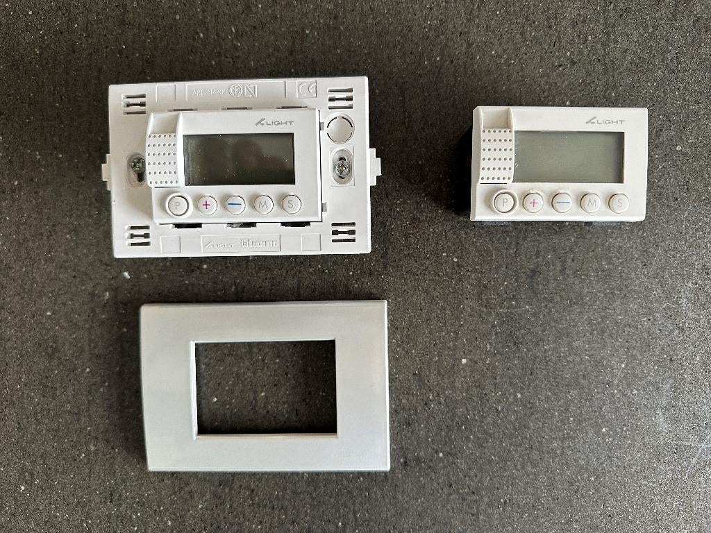 Thermostats Bticino LivingLight N4448, 2 pièces, 230V, blanc, Enlèvement ou Envoi, Comme neuf