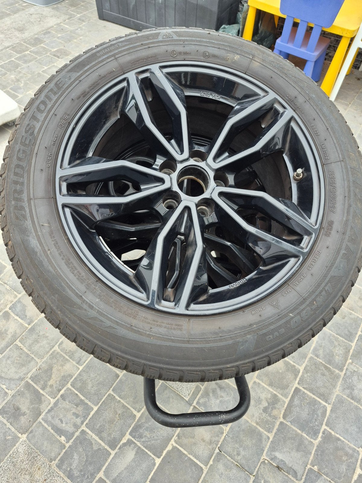 winterbanden bridgestone met velgen - 215-60R17, Enlèvement, Pneus hiver, Jante(s)