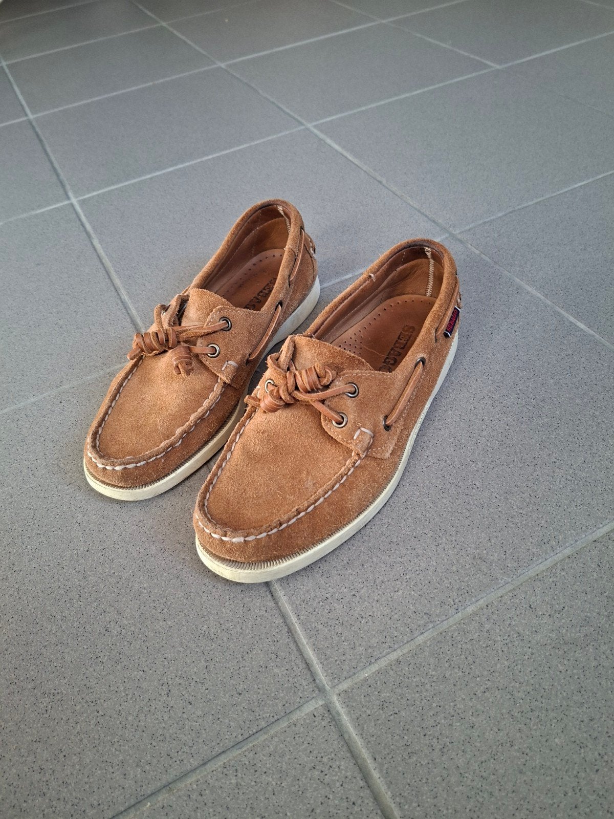 Sebago docksides, Enlèvement