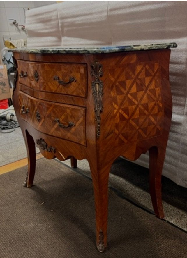 Franse commode, Enlèvement