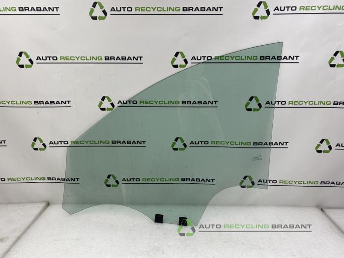 Vitre portière 4portes avant droite d'un Dacia Logan, -, 3 mois de garantie, Utilisé, -