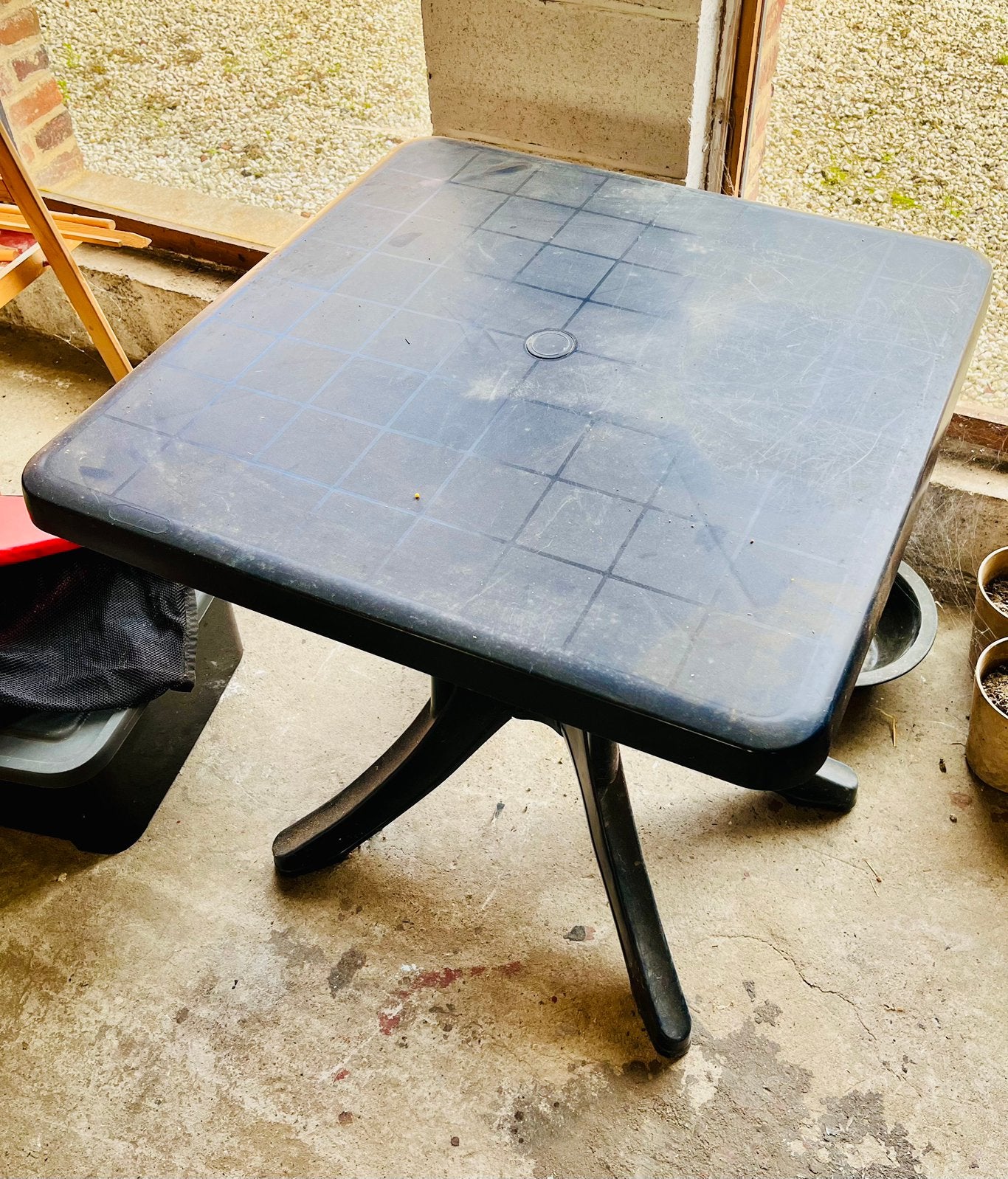 Table en plastique, Enlèvement, Comme neuf, Plastique