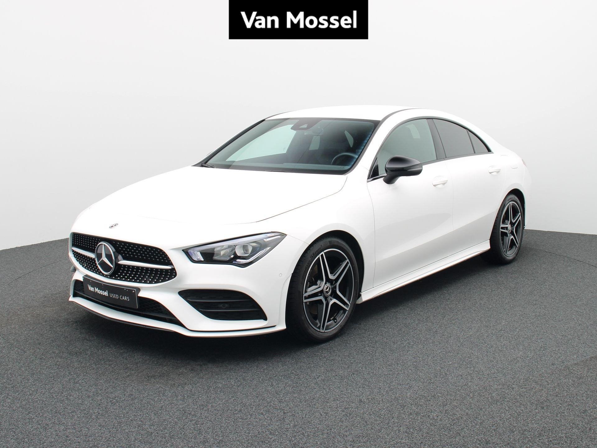 Mercedes-Benz CLA 180 AMG Line + LED + CAMERA + TREKHAAK + 1, Auto's, Stof, Gebruikt, 4 cilinders, Wit