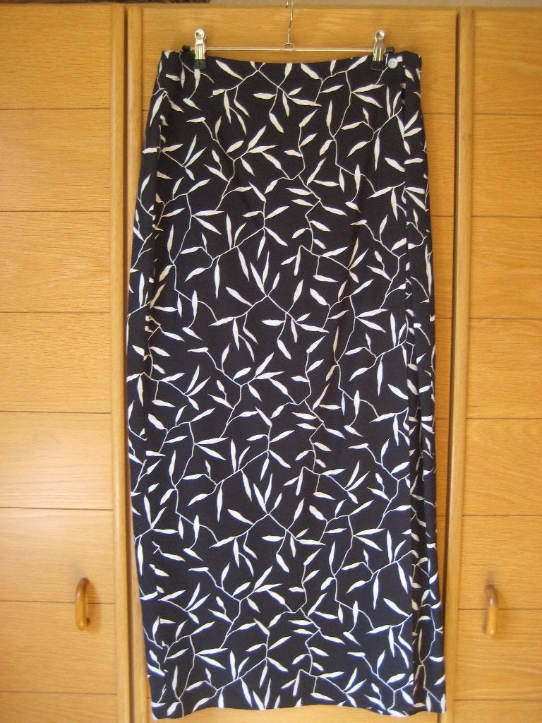 Jupe d'été maxi avec cache-cœur - noir/blanc - taille 42, Vêtements | Femmes, Jupes, Taille 42/44 (L), Enlèvement ou Envoi, Comme neuf