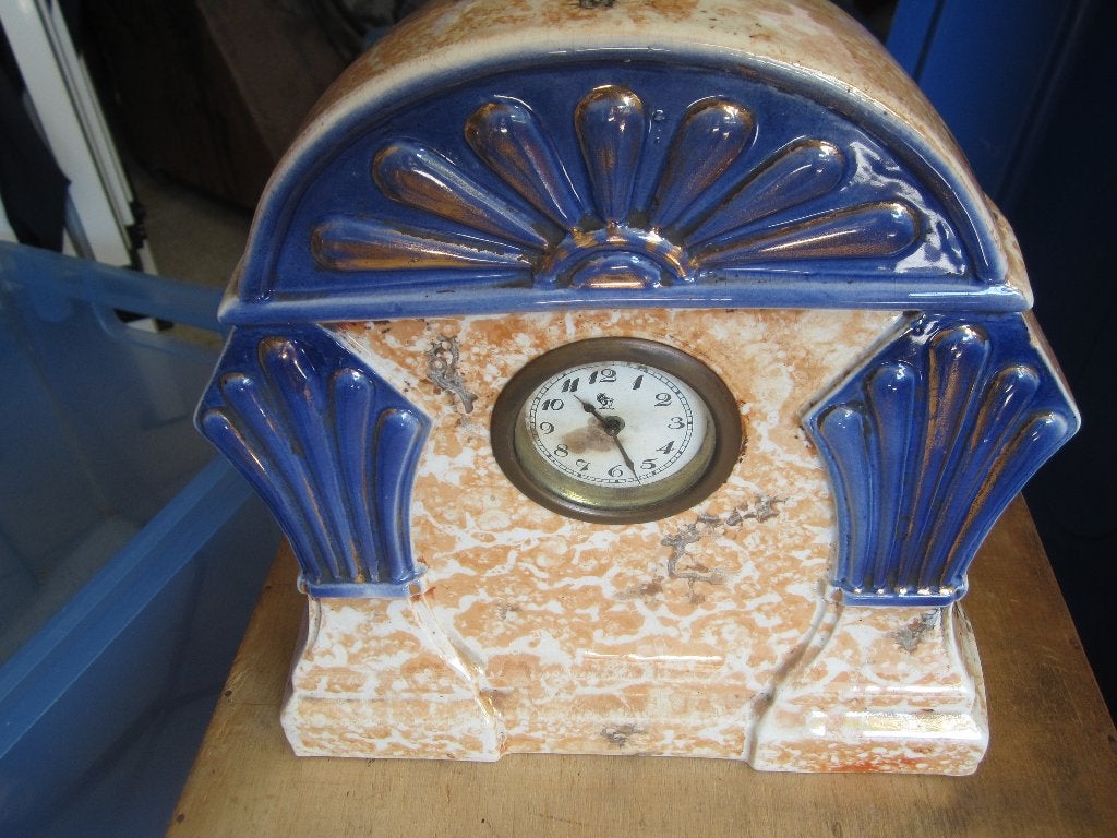 ANCIENNE HORLOGE DE CHEMINEE EN FAENCE, Antiquités & Art, Enlèvement