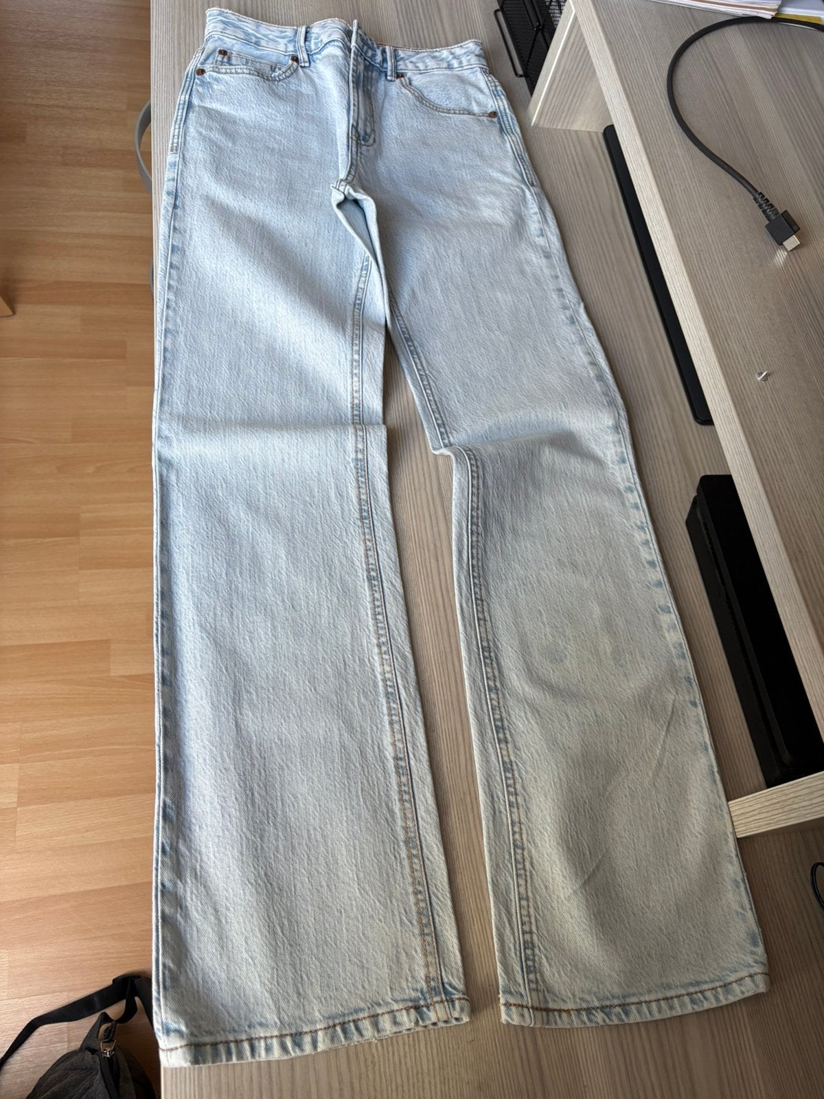 Licht blauwe jeans stradivarius, Vêtements | Femmes, Culottes & Pantalons, Taille 36 (S), Comme neuf, Bleu, Enlèvement