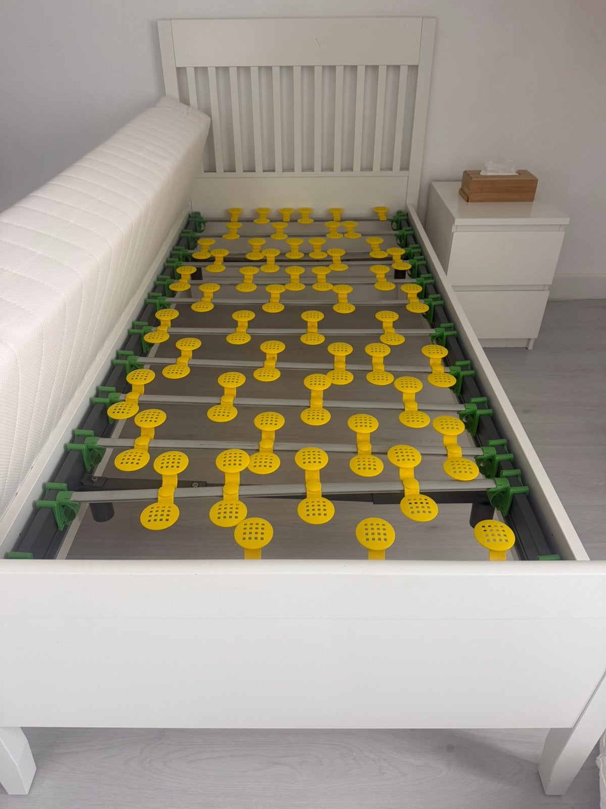 Eenpersoonsbed lmet lattenbodem en matras samen, Ophalen, Zo goed als nieuw