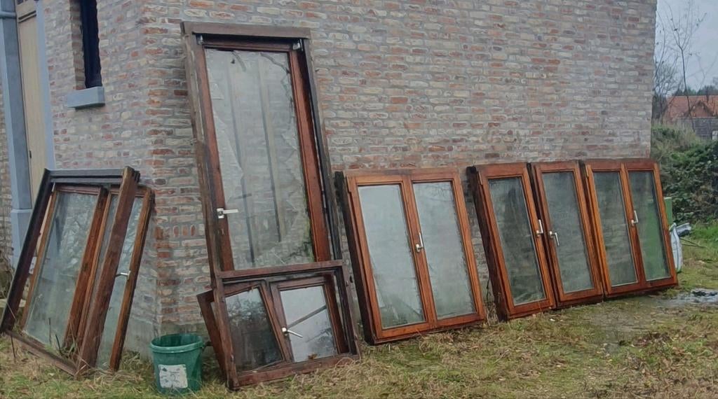 Houten ramen met dubbele beglazing., Ophalen