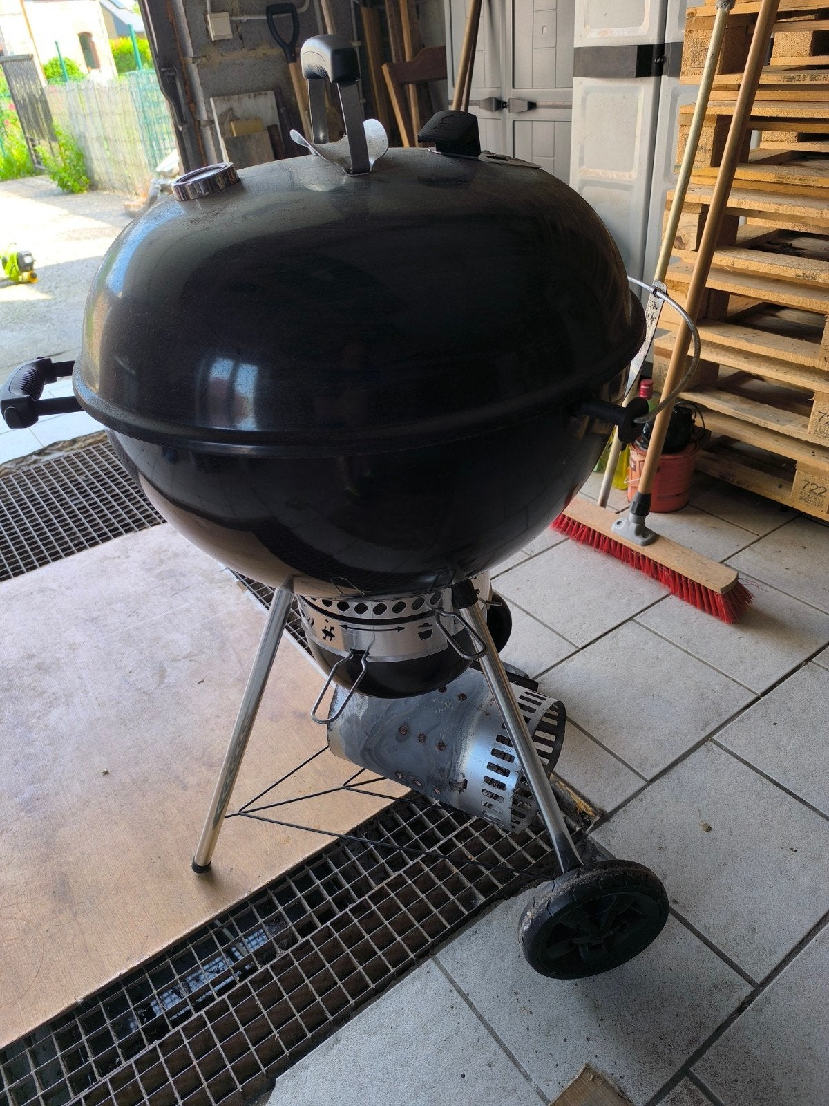Weber barbecue 57cm (+deksel en grill), Ophalen, Gebruikt, Weber