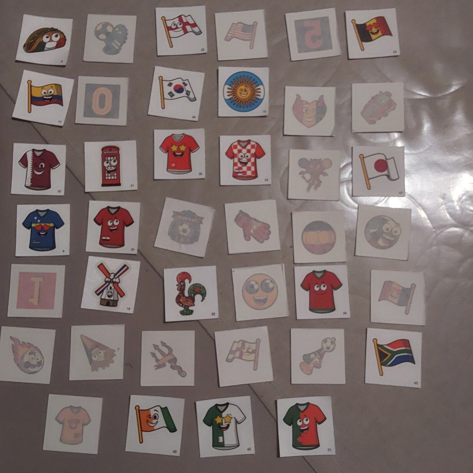 40 verschillende stickers van voetbal van ad delhaize, Collections, Actions de supermarché, Enlèvement ou Envoi