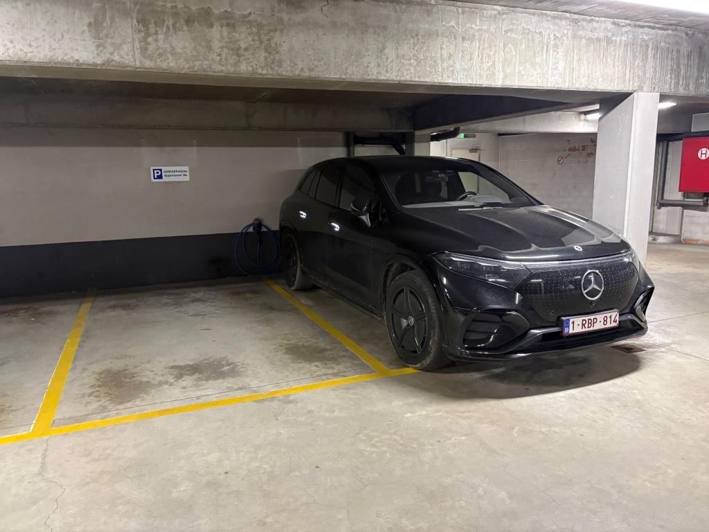 te huur: ruime plaats, makkelijke inrit, veilig, laadpaal., Anvers (ville)