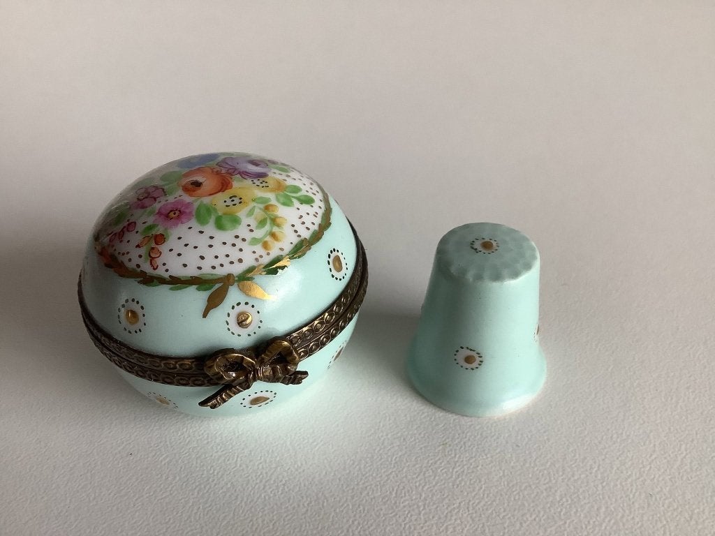 Prachtige antieke Limoges vingerhoed in bijpassend doosje, Ophalen of Verzenden