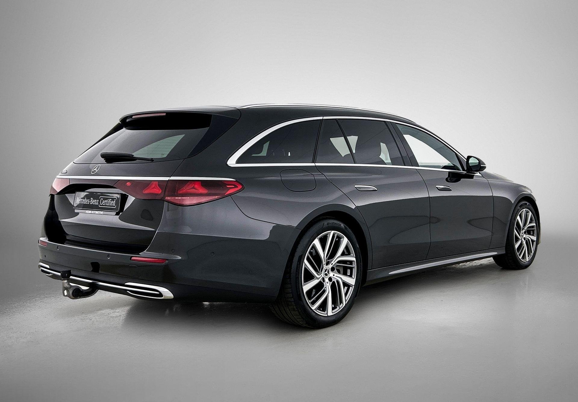 Mercedes-Benz E-Klasse 300 E Break Luxury Line | Trekhaak |, Auto's, Automaat, Dealer onderhouden, Gebruikt, Zwart