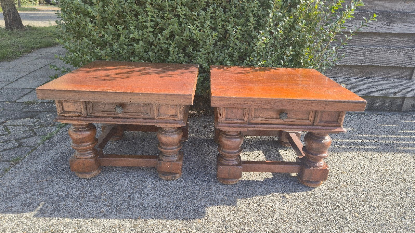 Houten bijzettafeltje met schuifje - 2 stuks, Gebruikt, Vierkant, 55 tot 75 cm, Hout