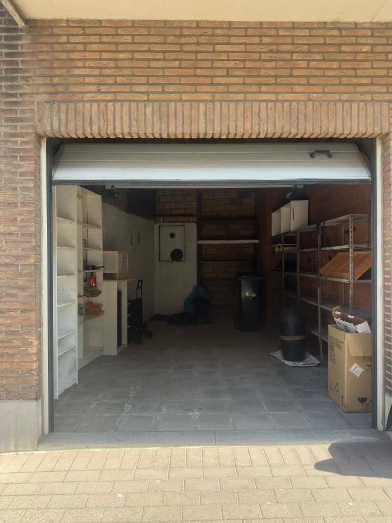 Ruime garage Sint-Annastraat Zottegem, Immo