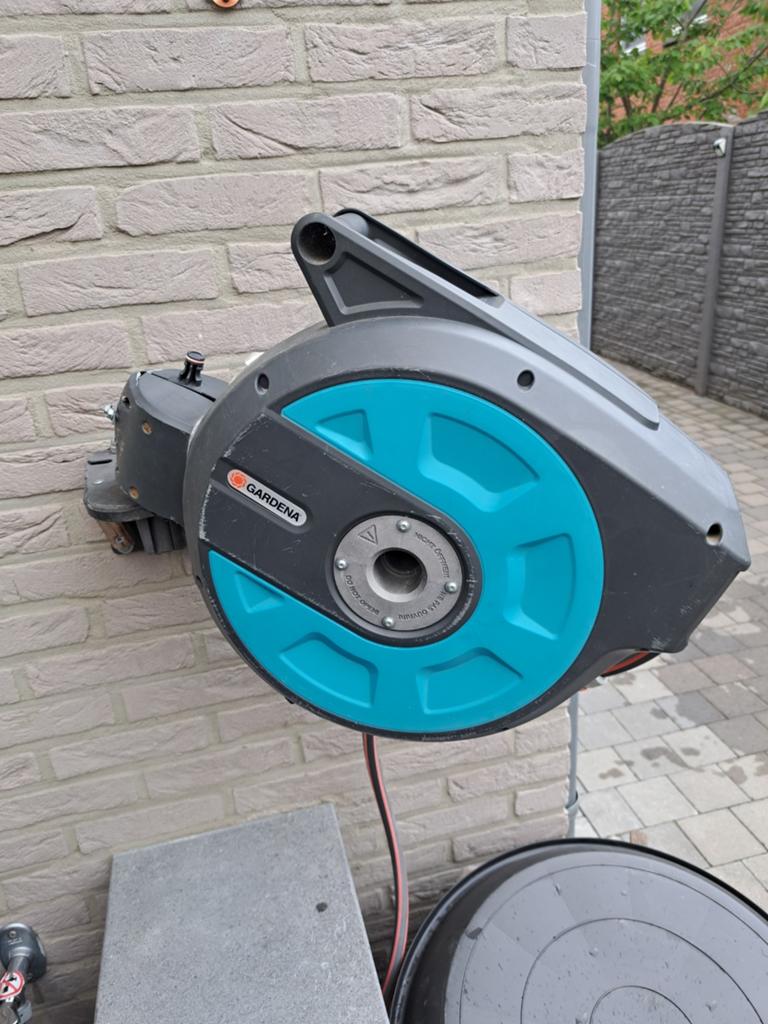 Tuinslang gardena 15 meter  met automatische oprol systeem, Tuin en Terras, Tuinslangen, Ophalen, Gebruikt, Tuinslanghaspel